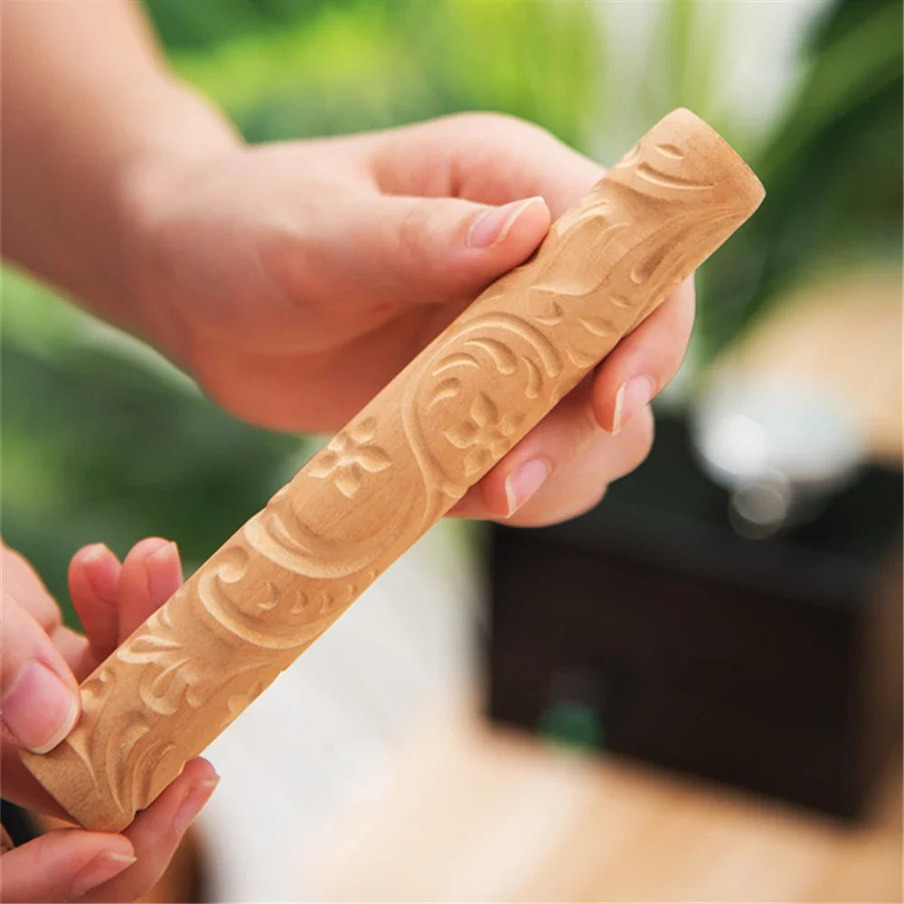 Clay pattern wooden roll