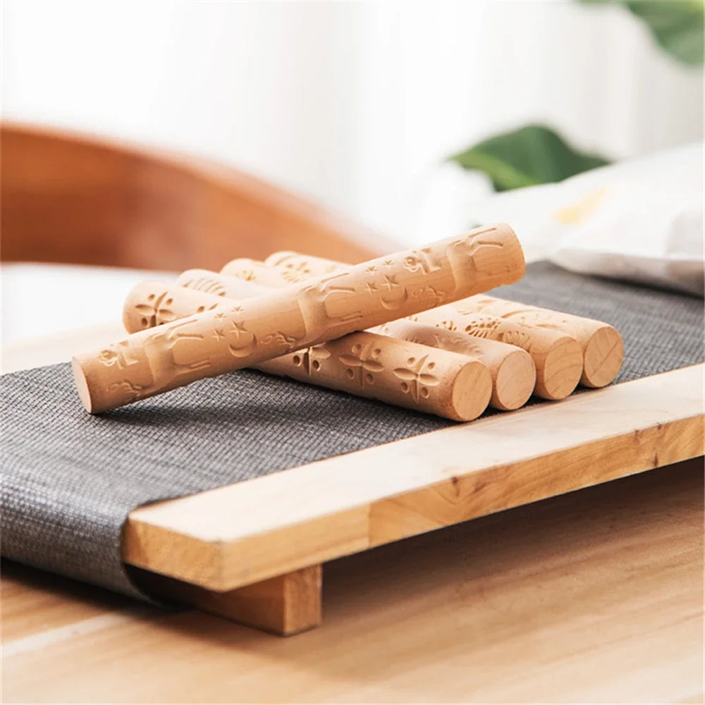 Clay pattern wooden roll